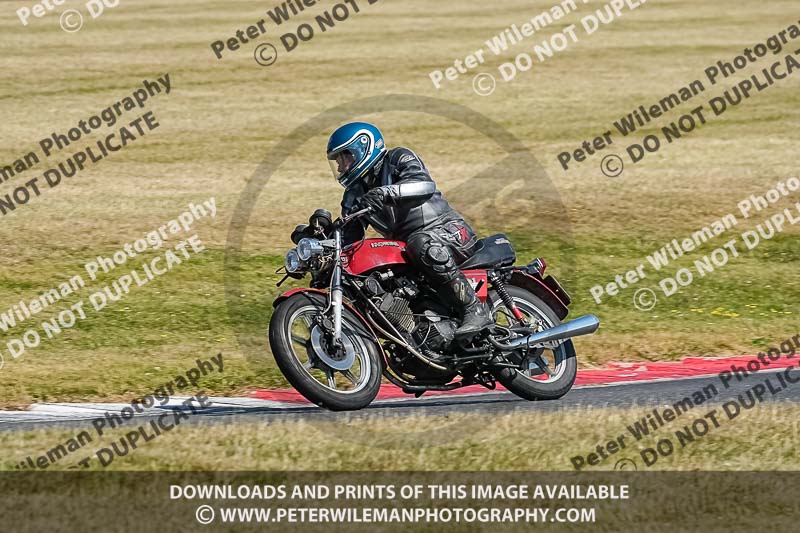 cadwell park;cadwell park photographs;cadwell trackday photographs;enduro digital images;event digital images;eventdigitalimages;peter wileman photography;racing digital images;trackday digital images;trackday photos